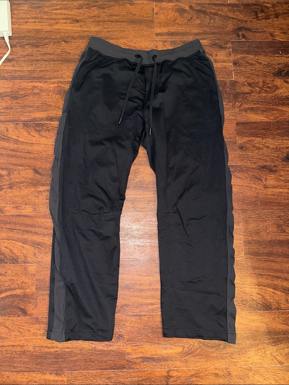 lululemon athletica Black Jogger Pants with Gray Side Panels men’s size Large